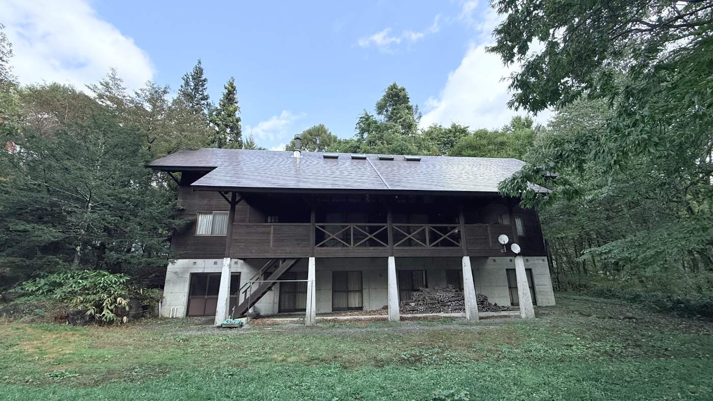 Outside view of the Iizuna house.